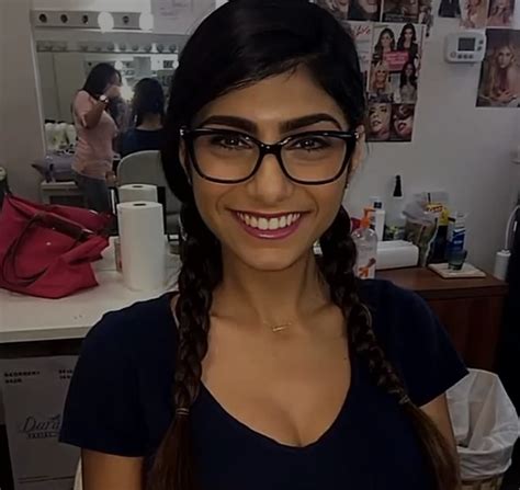 La hermana de Mia Khalifa causa furor con su cuenta。